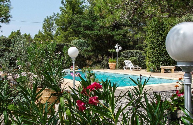 Villa en pleine nature,avec piscine, près d'Aix- en-Pce .