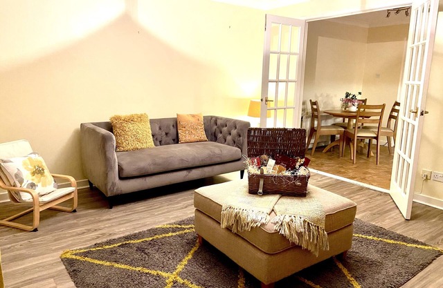 Villa in the Village. Delightful 2 bedroom property in Old Kilpatrick