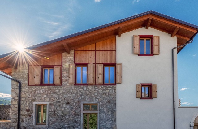 Villa dans les vignes avec vue sur les montagnes
