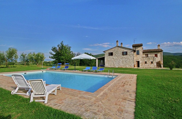 Magnifique Villa à Torri, avec Piscine