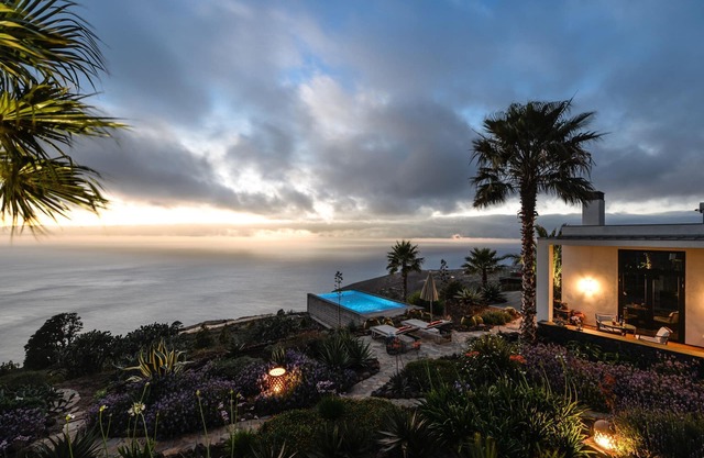 VILLA INFINITE PLACE Villa au design Bauhaus avec une superbe vue sur la mer