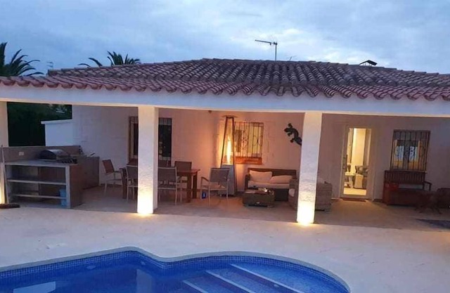 Beautiful villa with private pool, air conditioning and wifi