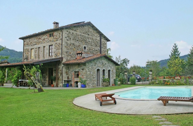 Villa de luxe avec jacuzzi à San Romano en Garfagnana