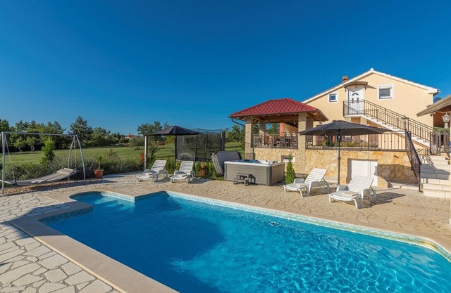 Villa Ivda avec piscine chauffée dans la région de Porec