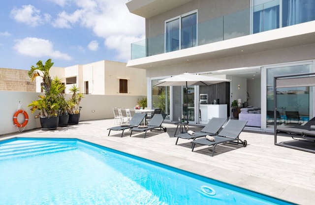 Villa Ixoria Unit 1 with Private Pool by ArcoBnb