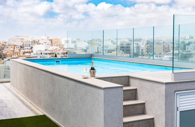 Villa Ixoria Unit 2 with Rooftop Pool by ArcoBnb