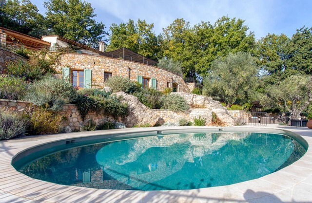 Villa Jolie - Quatre Chambres Villa, Couchages 8
