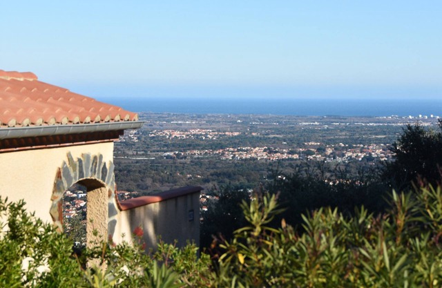 Villa Josephine: Au-dessus des vignes surplombant la mer, grande terrasse et piscine