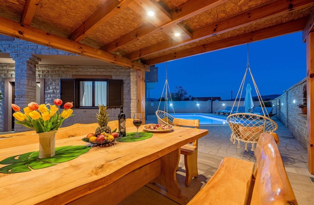 Villa Kamen for perfect family vacation, jacuzzi and playground for children