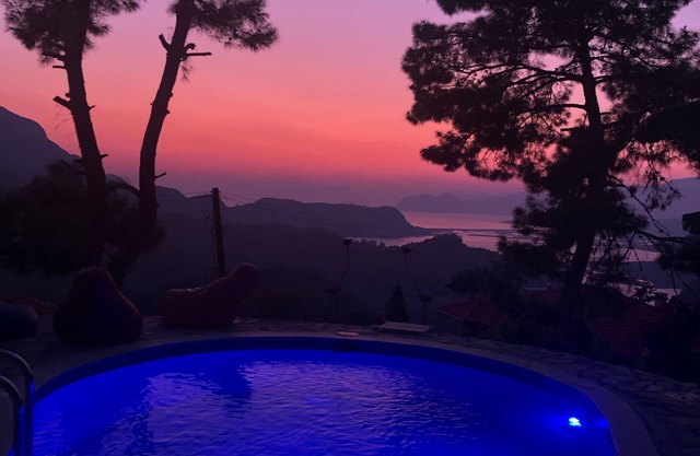 Villa Kaplumba, villa de 3 chambres dans un village avec vue