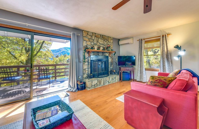 ’Villa l’Abri’: BBQ-Ready Maggie Valley Escape!