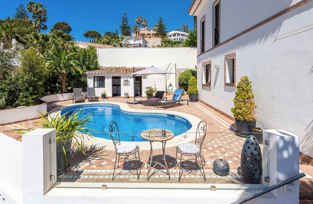 Villa "La Cala de Mijas" avec Piscine, Terrasse & Wi-Fi