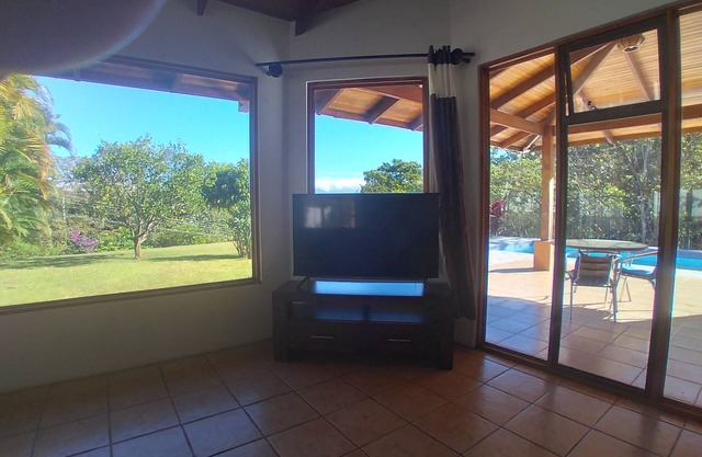 Villa La Jolla with gardens, jungle, pool and valley view - 7 day minimum stay