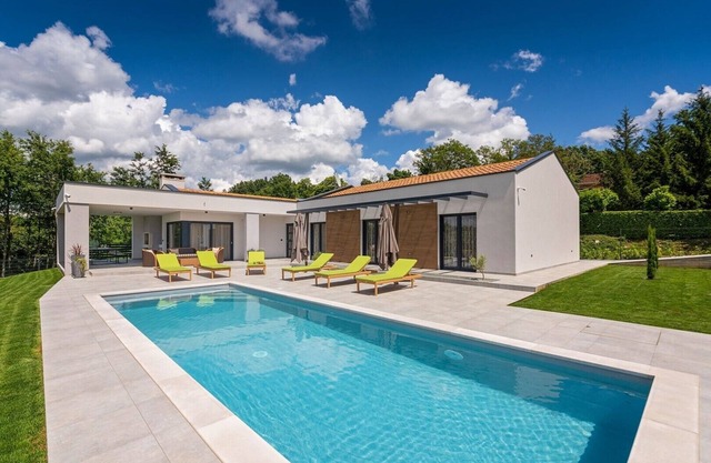 Villa Lara Gracisce - holiday home with pool