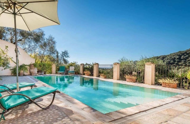 Villa Lemonia Summary