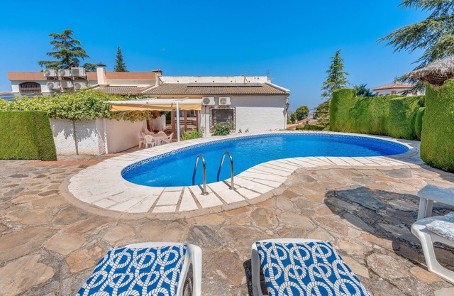 Villa 'Leonor Con Piscina Privada' avec vue sur les montagnes, Wi-Fi et climatisation