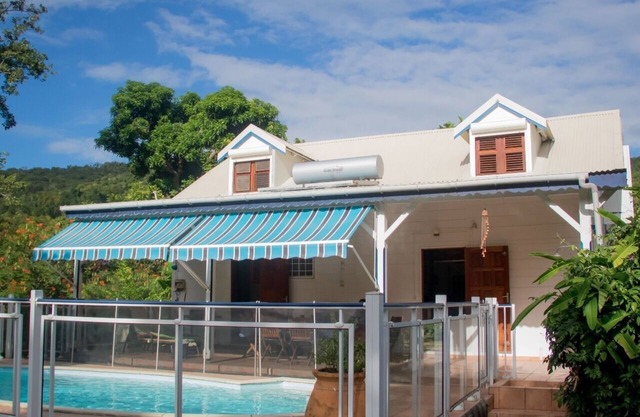 Villa les Gallières avec piscine, formule 5 chambres climatisées, grand jardin