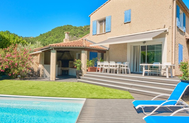 Villa Les Oliviers . 10 personnes . 5 chambres . 2 Salles de bain