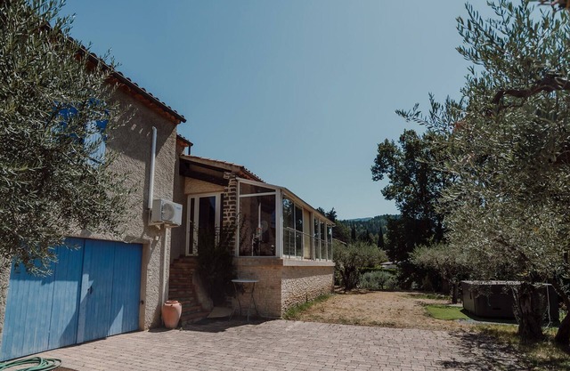 Villa Les Rosiers . 6 personnes . 3 chambres . 4 lits . 2 salles de bain