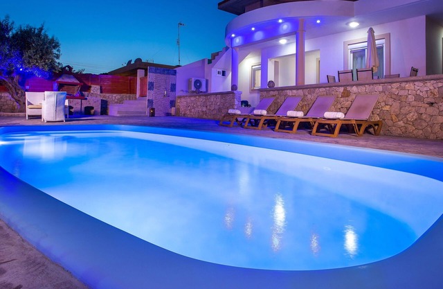 Villa Linda Tsambika Afandou avec piscine, barbecue, vue sur la montagne près de la plage