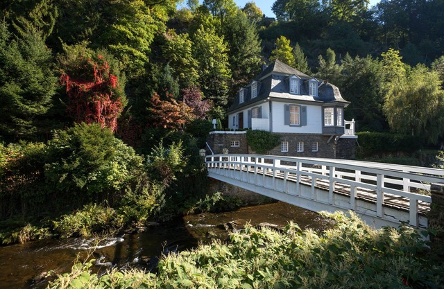 Villa "live" avec pont privé, pavillon, Park, Emplacement unique à Monschau