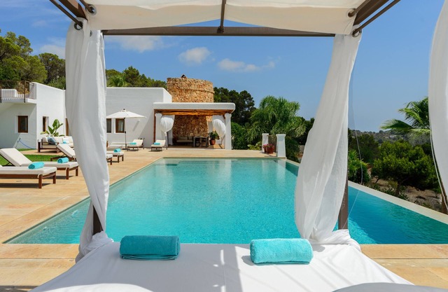 Villa 'Llosas De Dalt' avec vue sur mer, Wi-Fi et climatisation.