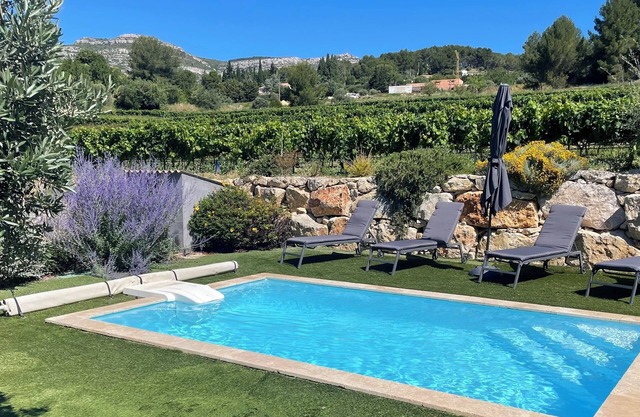 Villa située en plein cœur de la Provence avec piscine privative sur 3 hectares.
