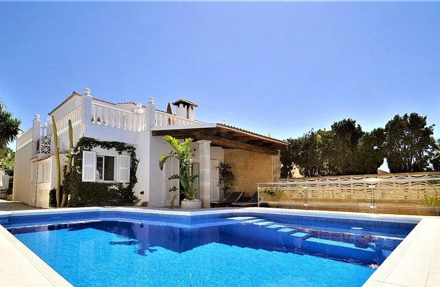 LOS MORENOS- Villa à Bahía Grande 6 personnes, 3 chambres à coucher. Piscine privée, télévision par satellite. - 68719- - WiFi gratuit