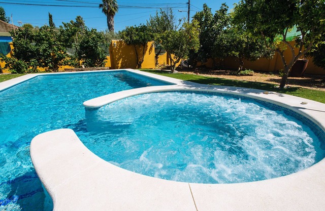 Villa Los Naranjos, oasis avec jacuzzi à 15 minutes de Séville