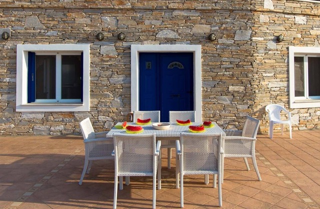 AMOUR DE VILLA À PLAKOTOS