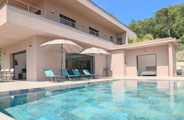 Superbe villa moderne à Biot / Finition luxe avec piscine