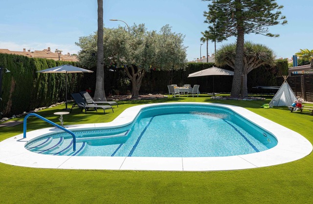 Villa 'Málaga Beach - Golf' avec piscine privée, Wi-Fi et climatisation