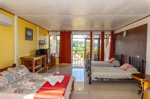 Villa Manolo Lodge, Ocean and Forest View