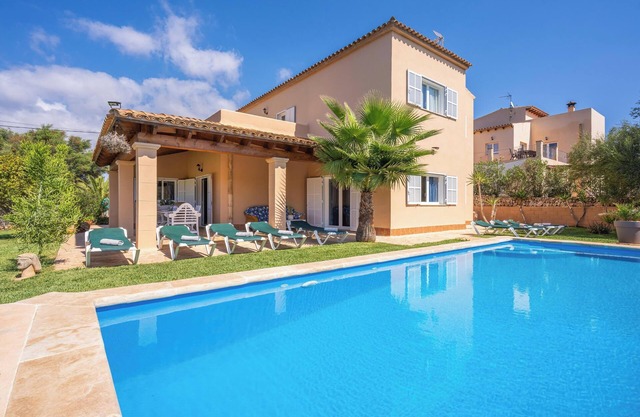 "Villa Manuela" avec piscine à débordement, jardin et Wi-Fi.