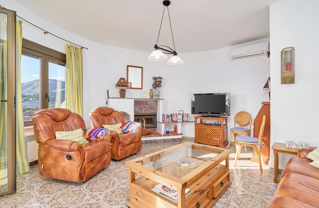 "Villa María" avec vue sur mer, jardin, balcon, A/C et Wi-Fi.