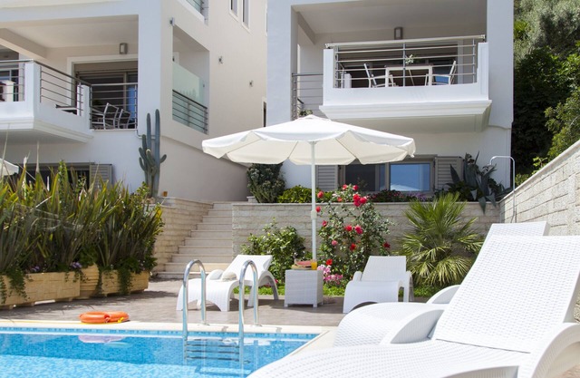 VILLA MARIA PF VUE SUR LES ÎLES PRINCE: SCORPION (ÎLE D'ONASI), MEGANISI I
