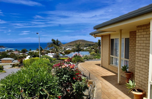 Villa Marie Panoramic Sea Views: Perfect Blend of Indoor-Outdoor Living