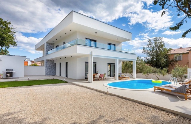 Villa Marija, Betiga