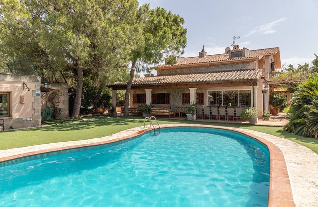 Villa 'Marjals' avec piscine privée, Wi-Fi et climatisation