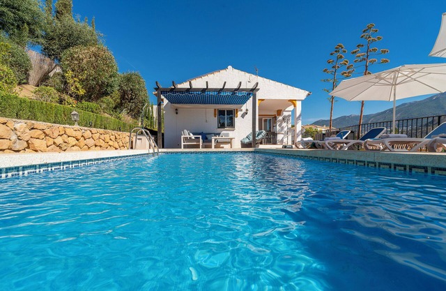 Villa Maroma avec vue sur la montagne, piscine, jardin et Wi-Fi