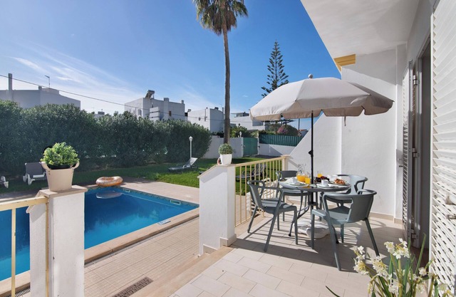 Villa 'Martinique' avec piscine partagée, Wi-Fi et climatisation