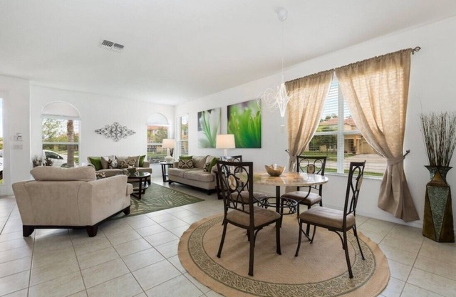 Villa Martins - Comfortable SIX-Bedroom House w/ Pool near Disney.