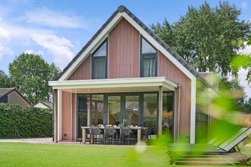 Villa Mastlo 2x 10 persons Ouddorp large garden, 1500 meters to the dunes and beach with 2 jacuzzi's - not for companies