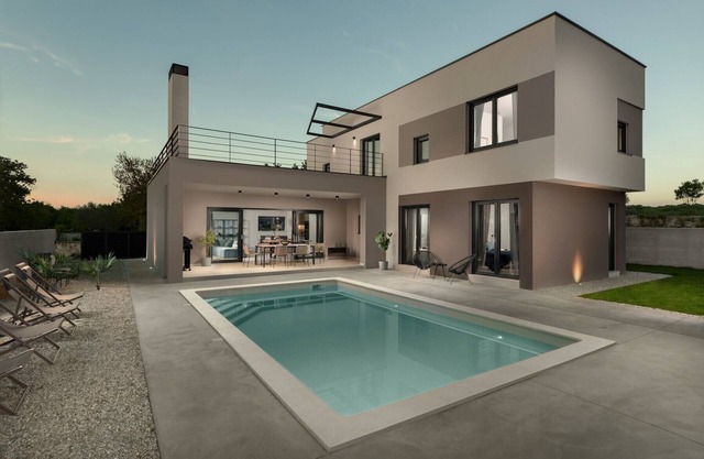 Villa Median for 10 people with children playground & pet friendly - only 3 km from beach