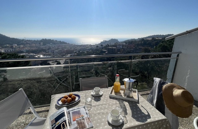Villa "Mediterraneo" avec vue sur la mer, piscine et Wi-Fi.