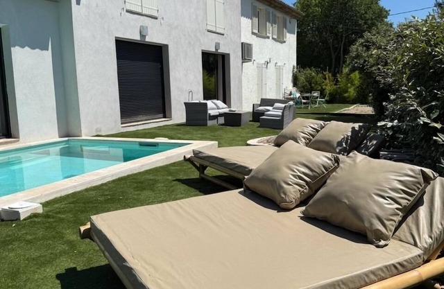 Villa Médusa.À 15 mn de St Tropez, des plages. Grimaud village à 5 mn à pieds