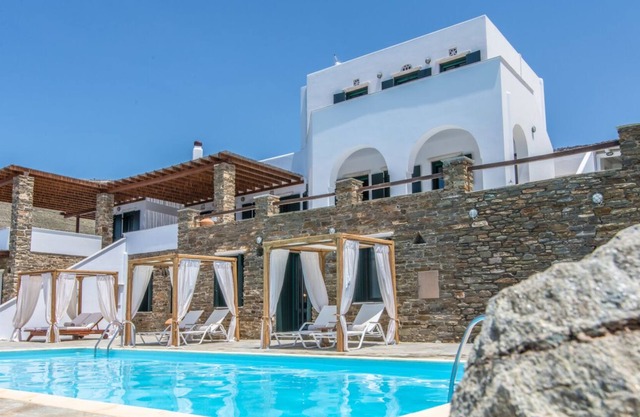 Villa Mileia/ 4 bedrooms/ Sea-view With Shared Pool