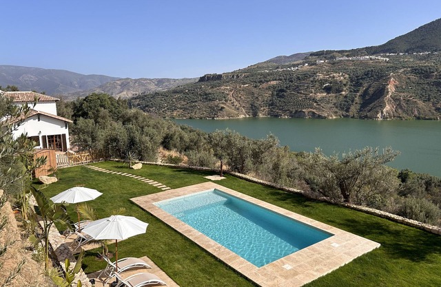 Villa 'Mirador Del Lago' avec vue sur le lac, Wi-Fi et climatisation