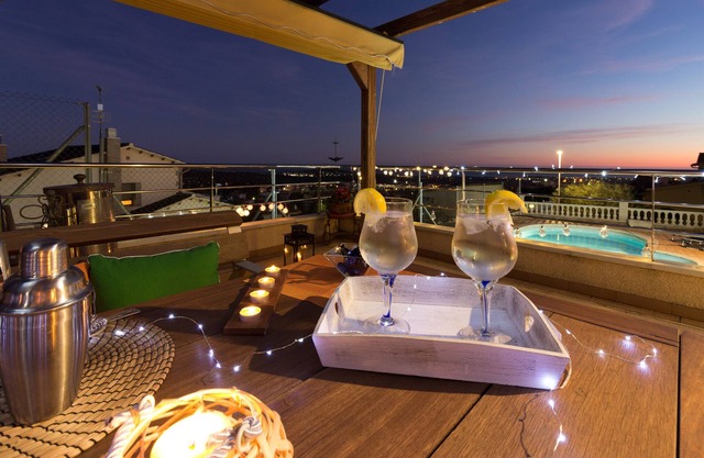 Magnífica villa con piscina privada y increíbles vistas al mar