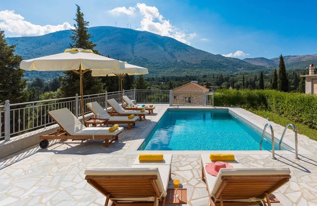 Villa Miranda Elis by Villa Plus